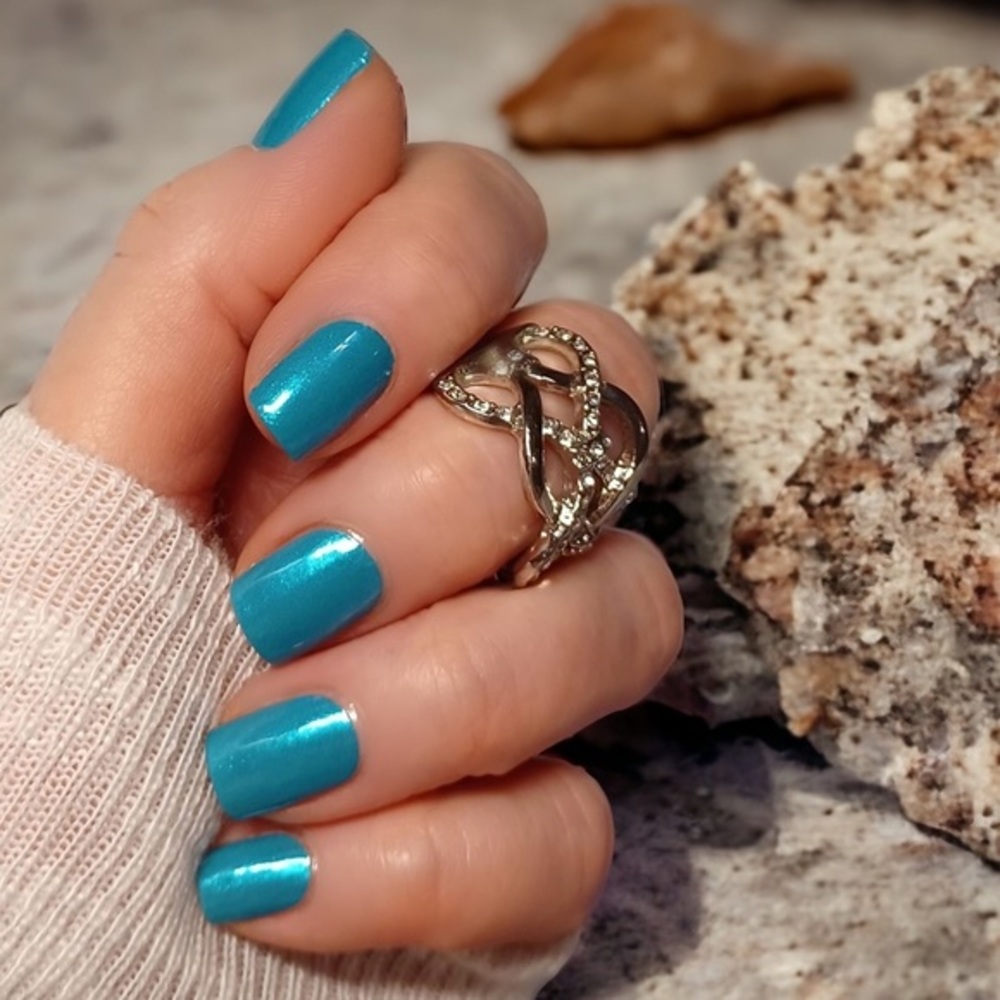 Color Street- Brave and Bold, shimmery teal nail strip set